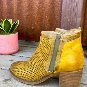 Casts one of a kind hand made shoes!  Two tones of leather